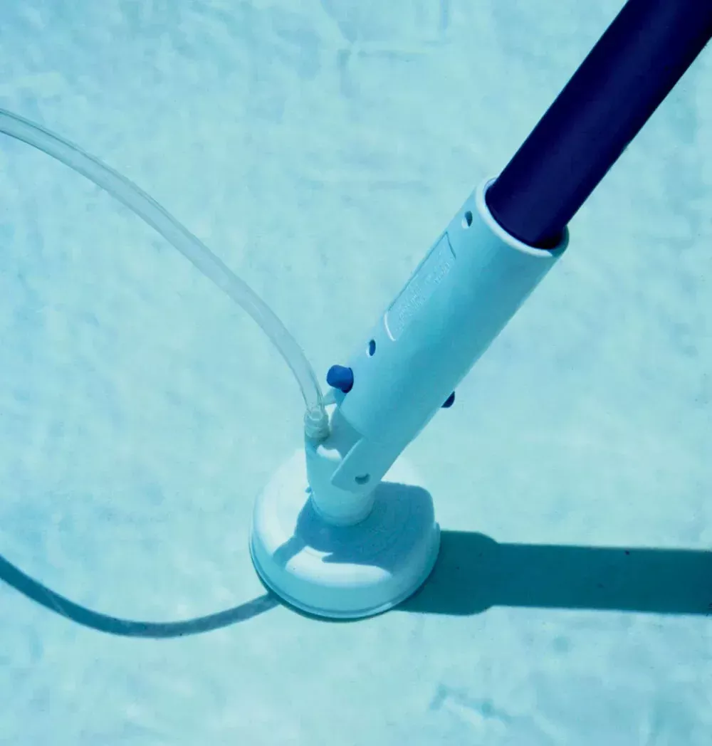 UNDERWATER STAIN REMOVER